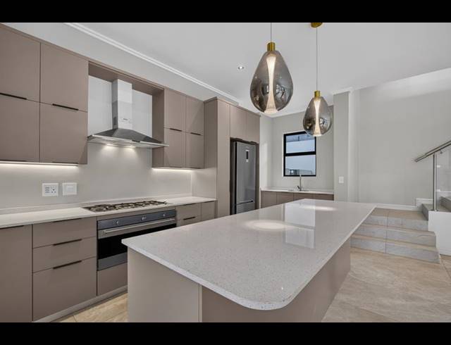 4 BEDROOM TOWNHOUSE FOR SALE IN BRYANSTON